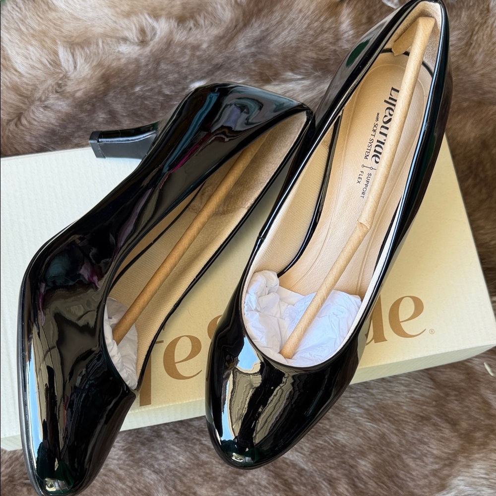 Life Stride Women's Glossy Black Heels